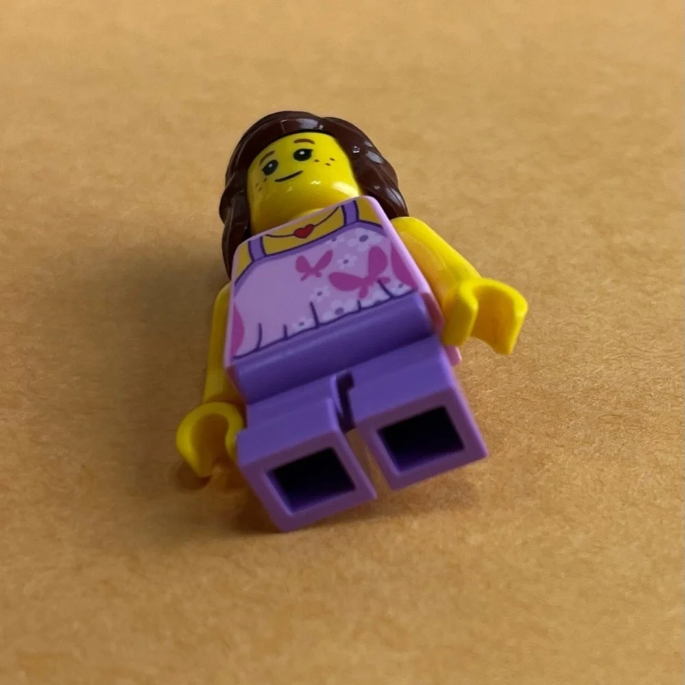 LEGO City Town Minifigure Girls Set 31067 Modular Poolside Holiday twn297 2”